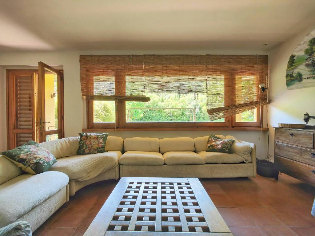 casa indipendente in vendita a Vaiano in zona Schignano