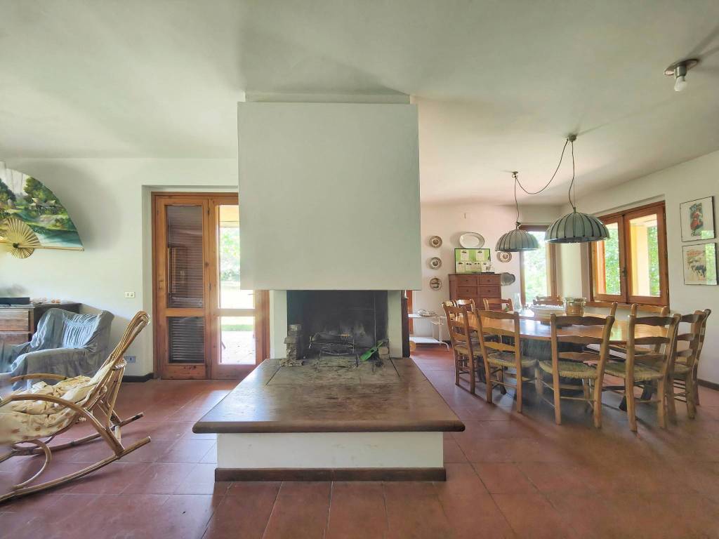 casa indipendente in vendita a Vaiano in zona Schignano