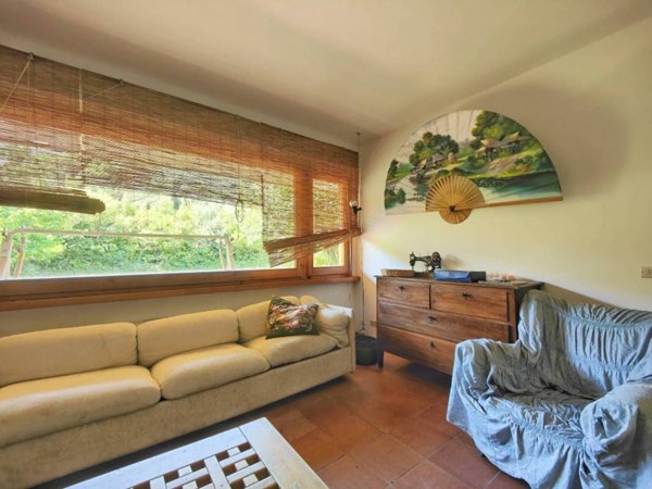 casa indipendente in vendita a Vaiano in zona Schignano