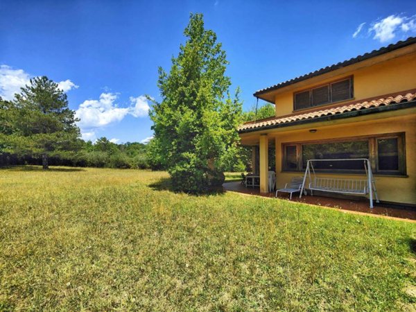 casa indipendente in vendita a Vaiano in zona Schignano