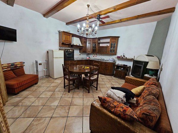 casa indipendente in vendita a Vaiano