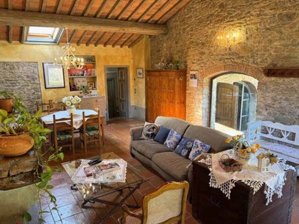 casa indipendente in vendita a Vaiano