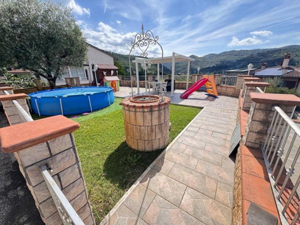 casa indipendente in vendita a Vaiano