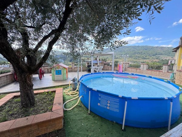 casa indipendente in vendita a Vaiano