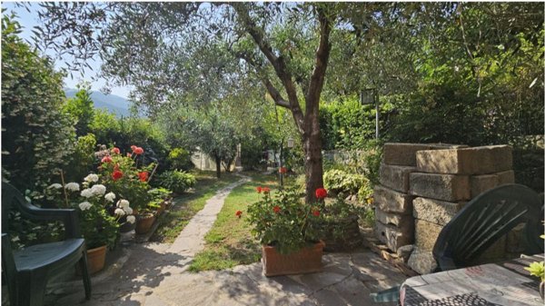 casa indipendente in vendita a Vaiano