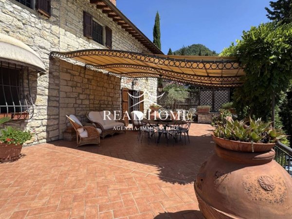 casa indipendente in vendita a Vaiano