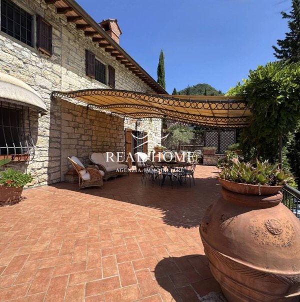 casa indipendente in vendita a Vaiano