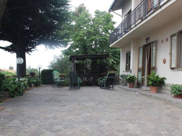 casa indipendente in vendita a Vaiano in zona Schignano