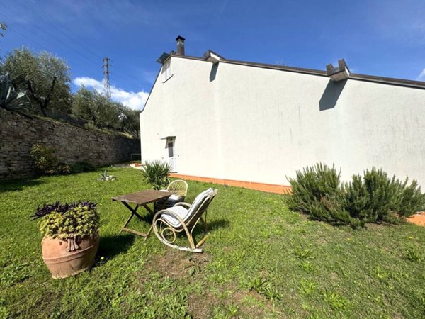casa indipendente in vendita a Vaiano