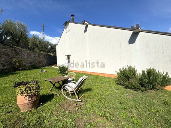 casa indipendente in vendita a Vaiano