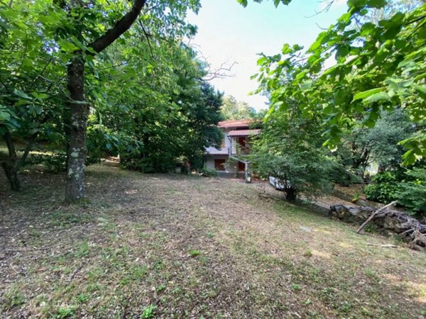 casa indipendente in vendita a Vaiano in zona Schignano