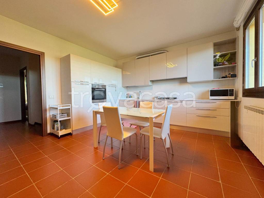 casa indipendente in vendita a Vaiano in zona Schignano