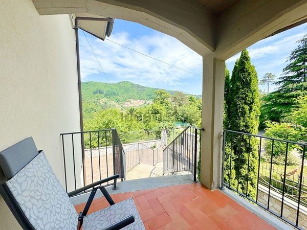 casa indipendente in vendita a Vaiano in zona Schignano