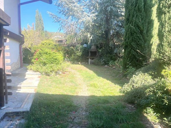 casa indipendente in vendita a Vaiano in zona Sofignano