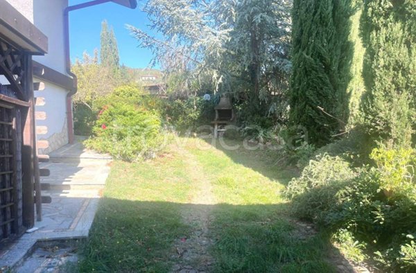 casa indipendente in vendita a Vaiano in zona Sofignano