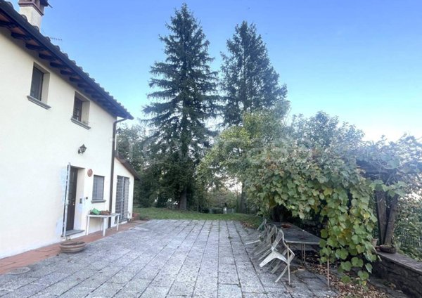 casa indipendente in vendita a Vaiano in zona Schignano