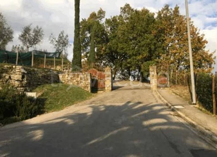 casa indipendente in vendita a Vaiano