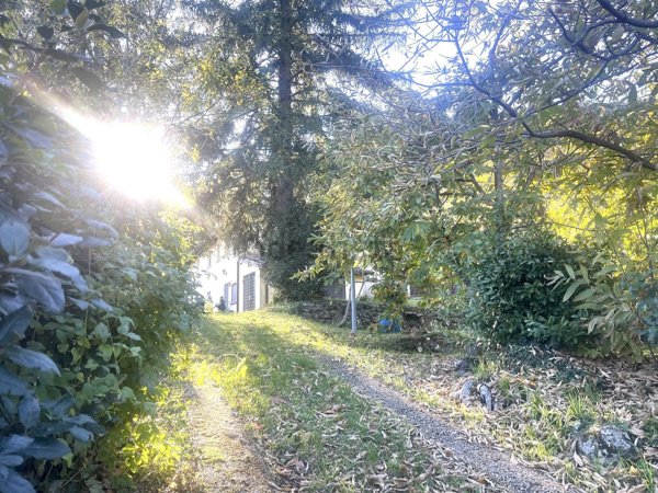 casa indipendente in vendita a Vaiano in zona Schignano