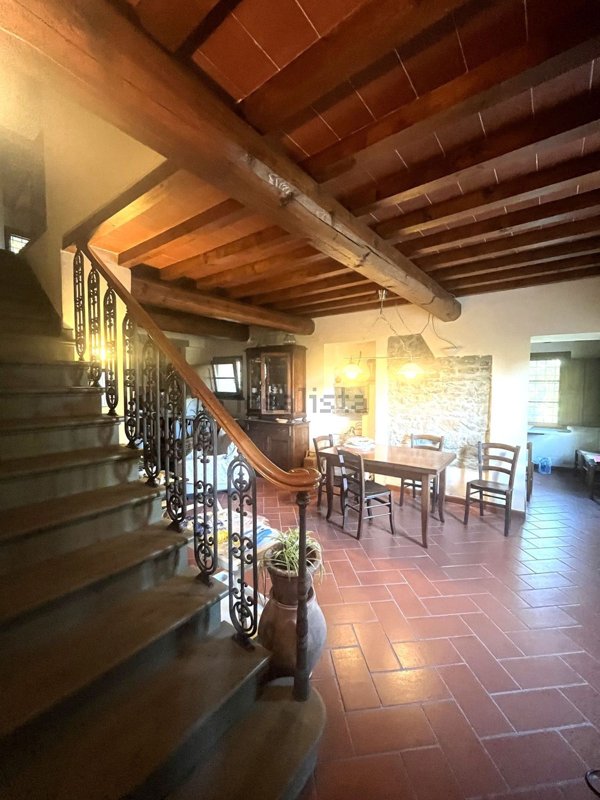 casa indipendente in vendita a Vaiano in zona Schignano