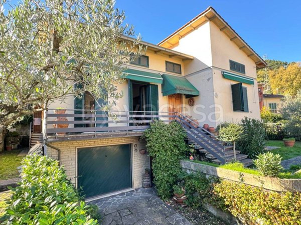 casa indipendente in vendita a Vaiano