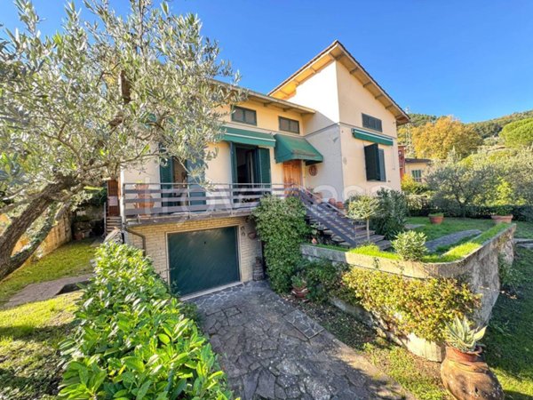 casa indipendente in vendita a Vaiano