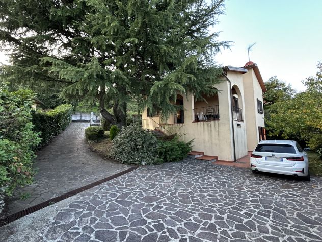 casa indipendente in vendita a Vaiano in zona Schignano