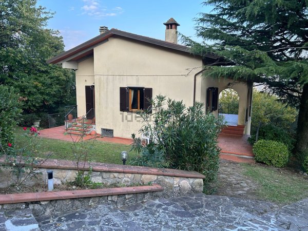 casa indipendente in vendita a Vaiano in zona Schignano
