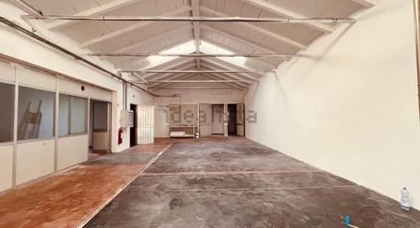 ufficio in vendita a Vaiano in zona Sofignano