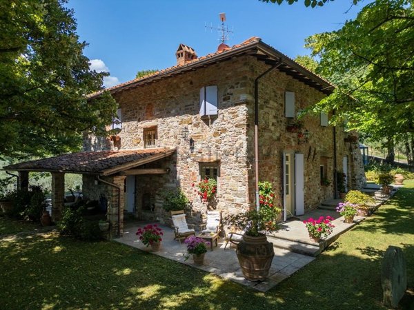 casa indipendente in vendita a Vaiano in zona Sofignano