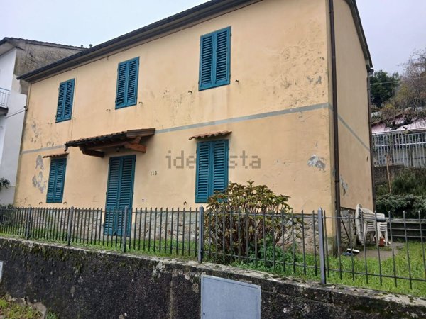 casa indipendente in vendita a Vaiano