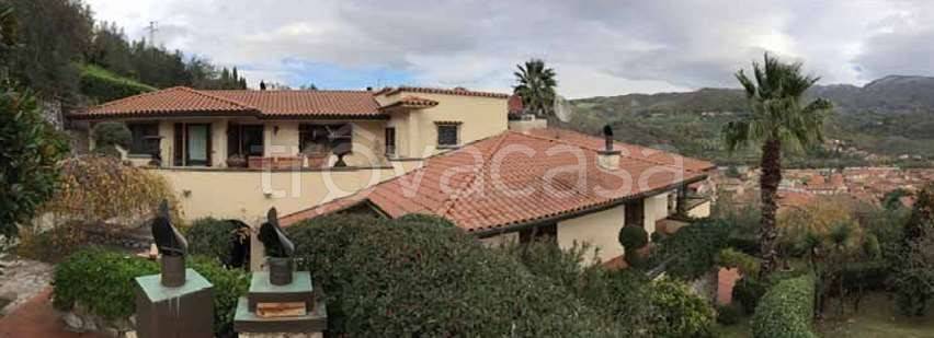 casa indipendente in vendita a Vaiano