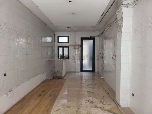 locale commerciale in vendita a Vaiano