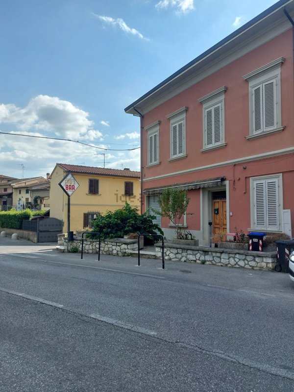 locale commerciale in vendita a Vaiano