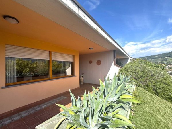 casa indipendente in vendita a Vaiano