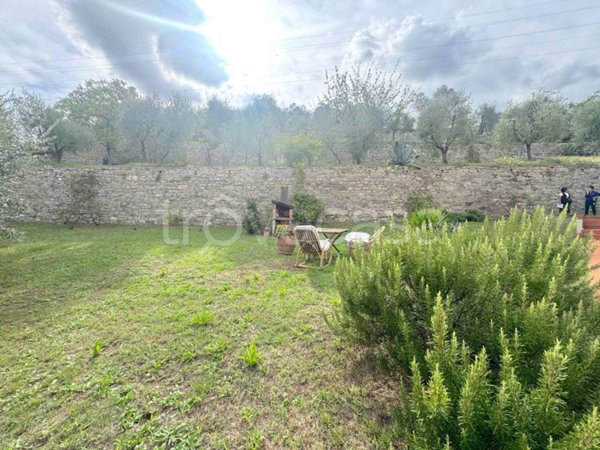 casa indipendente in vendita a Vaiano