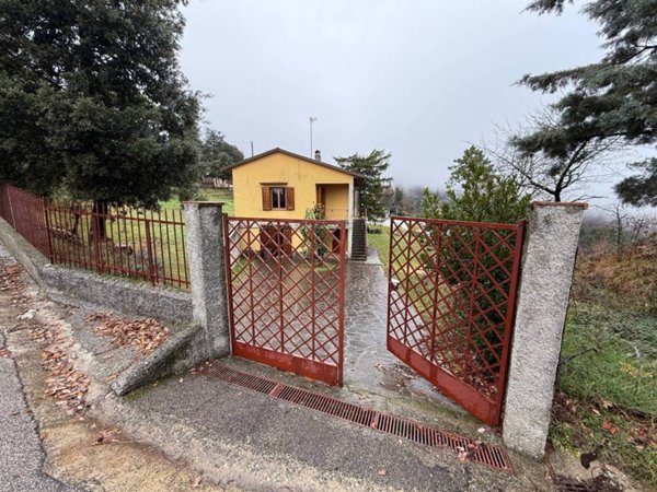 casa indipendente in vendita a Vaiano in zona Schignano