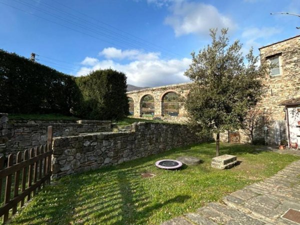 casa indipendente in vendita a Vaiano