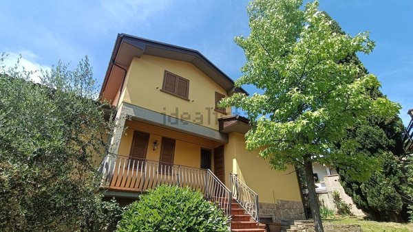 casa indipendente in vendita a Vaiano