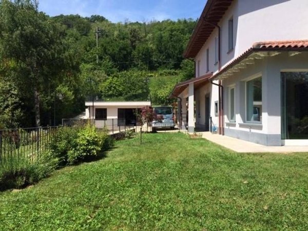 casa indipendente in vendita a Vaiano in zona Schignano