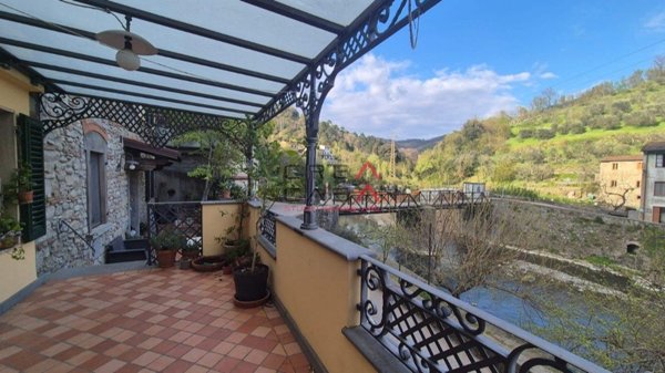 casa indipendente in vendita a Vaiano