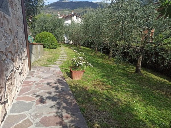 casa indipendente in vendita a Vaiano