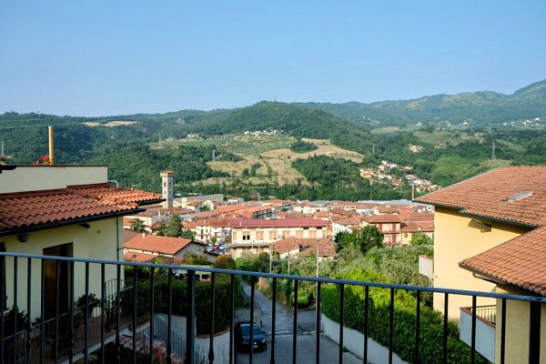 casa indipendente in vendita a Vaiano