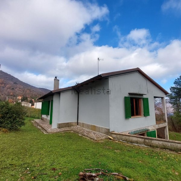 casa indipendente in vendita a Vaiano