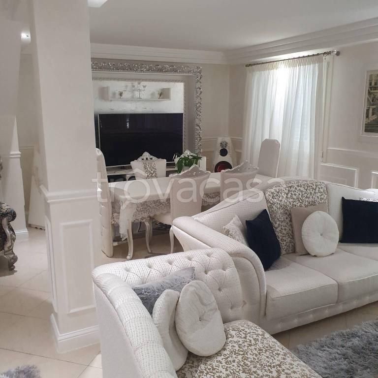 casa indipendente in vendita a Vaiano in zona Schignano