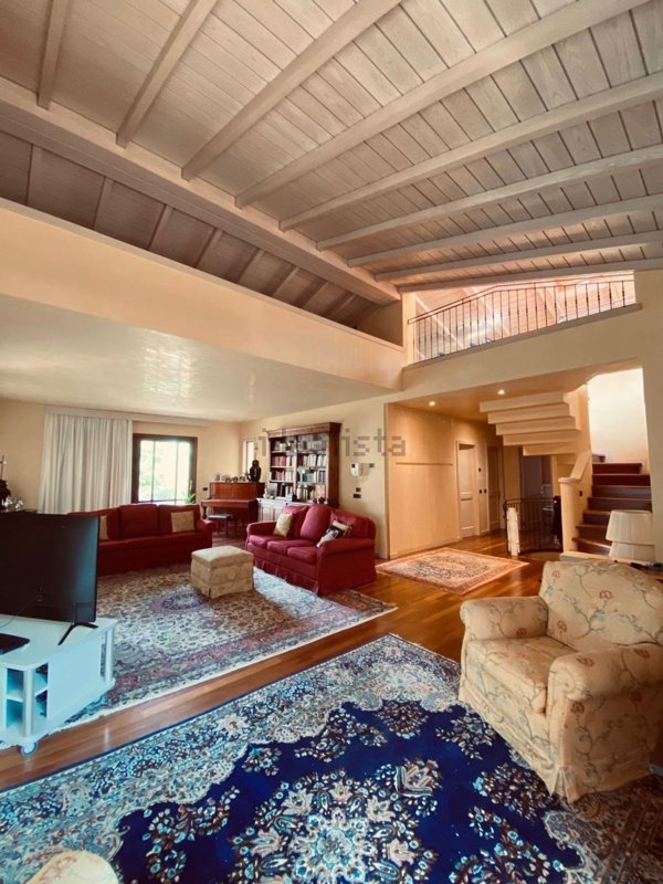 casa indipendente in vendita a Vaiano in zona Schignano