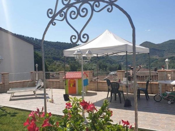 casa indipendente in vendita a Vaiano