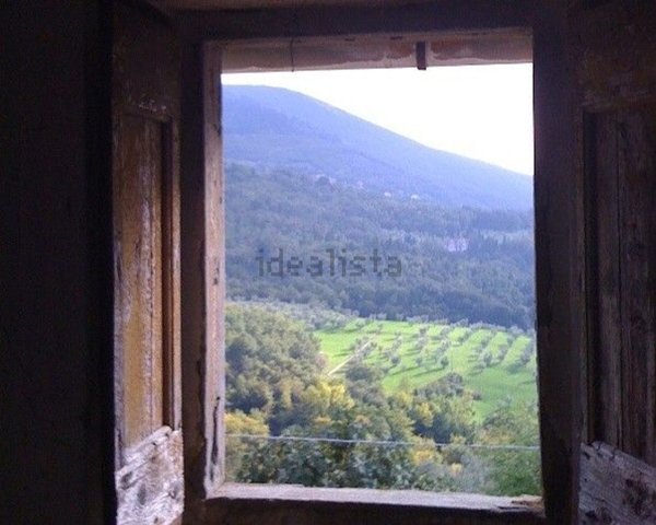 locale di sgombero in vendita a Vaiano