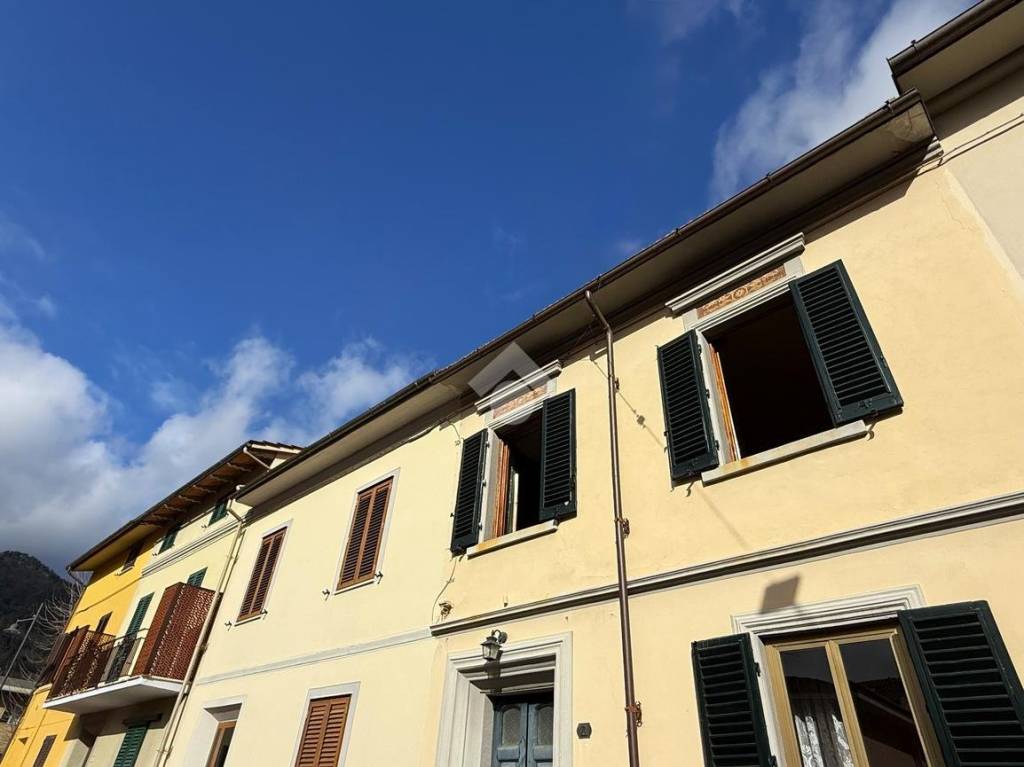 casa indipendente in vendita a Vaiano