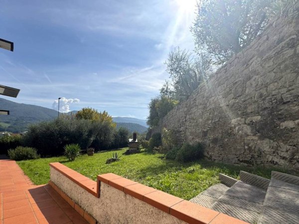 casa indipendente in vendita a Vaiano