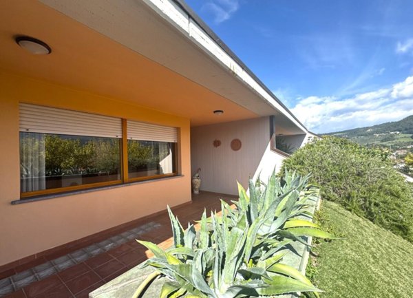 casa indipendente in vendita a Vaiano